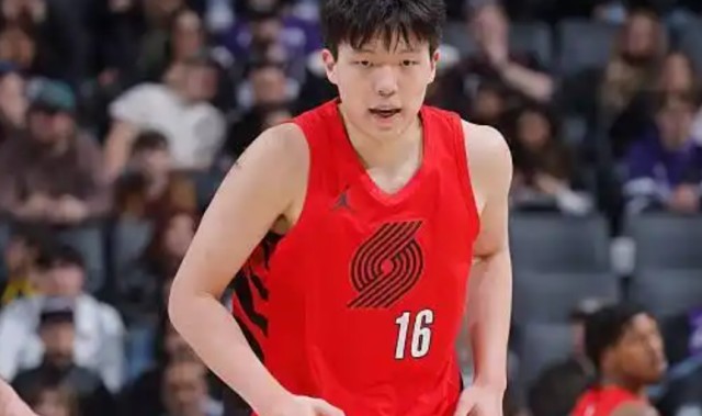 杨瀚森又进步了！把控篮板，内外防守能干扰对手，勾手没进是遗憾